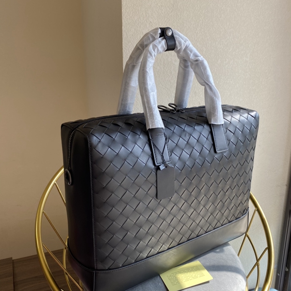 ボッテガヴェネタバッグ背面デザイン